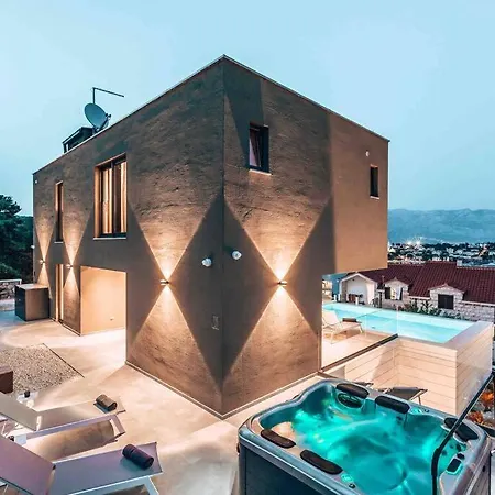 Luxurioese Mit Einem Pool, Sauna & Gym *