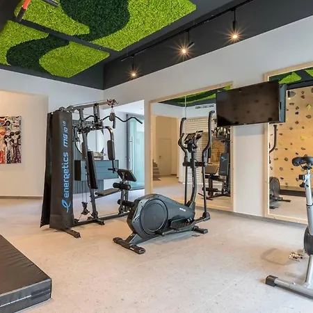 Willa Luxurioese Mit Einem Pool, Sauna & Gym